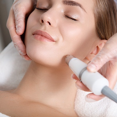 علاجات الليزر 1 العلاج بالليزر في أبو ظبي والعين